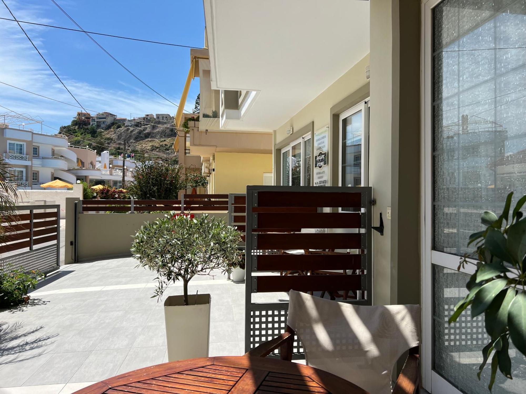 Artemis Rooms Two Steps By The Sea Platanés Exterior foto