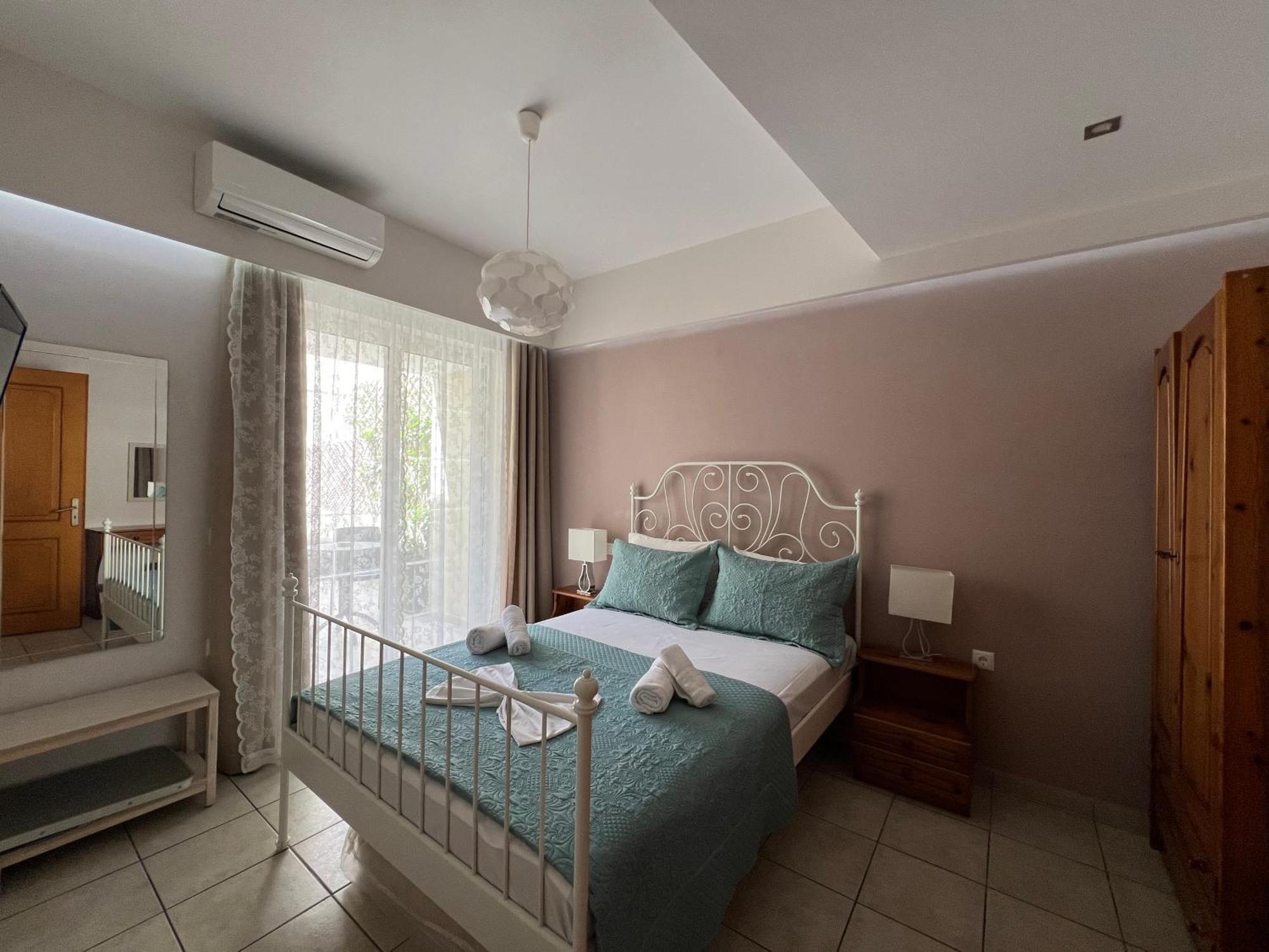 Artemis Rooms Two Steps By The Sea Platanés Exterior foto