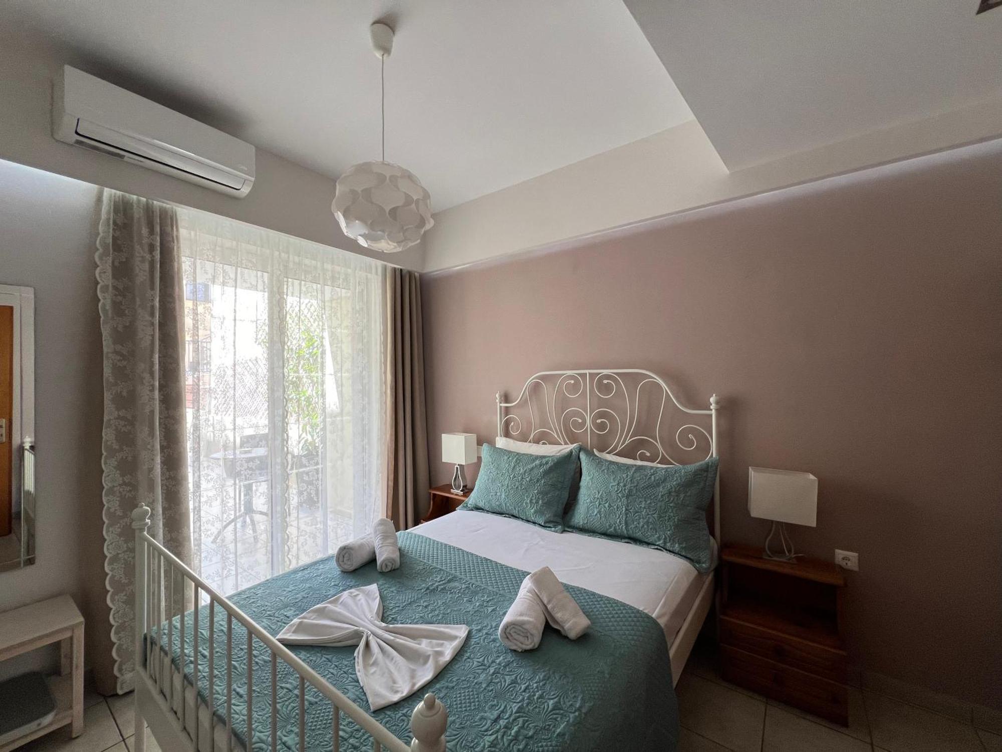 Artemis Rooms Two Steps By The Sea Platanés Exterior foto
