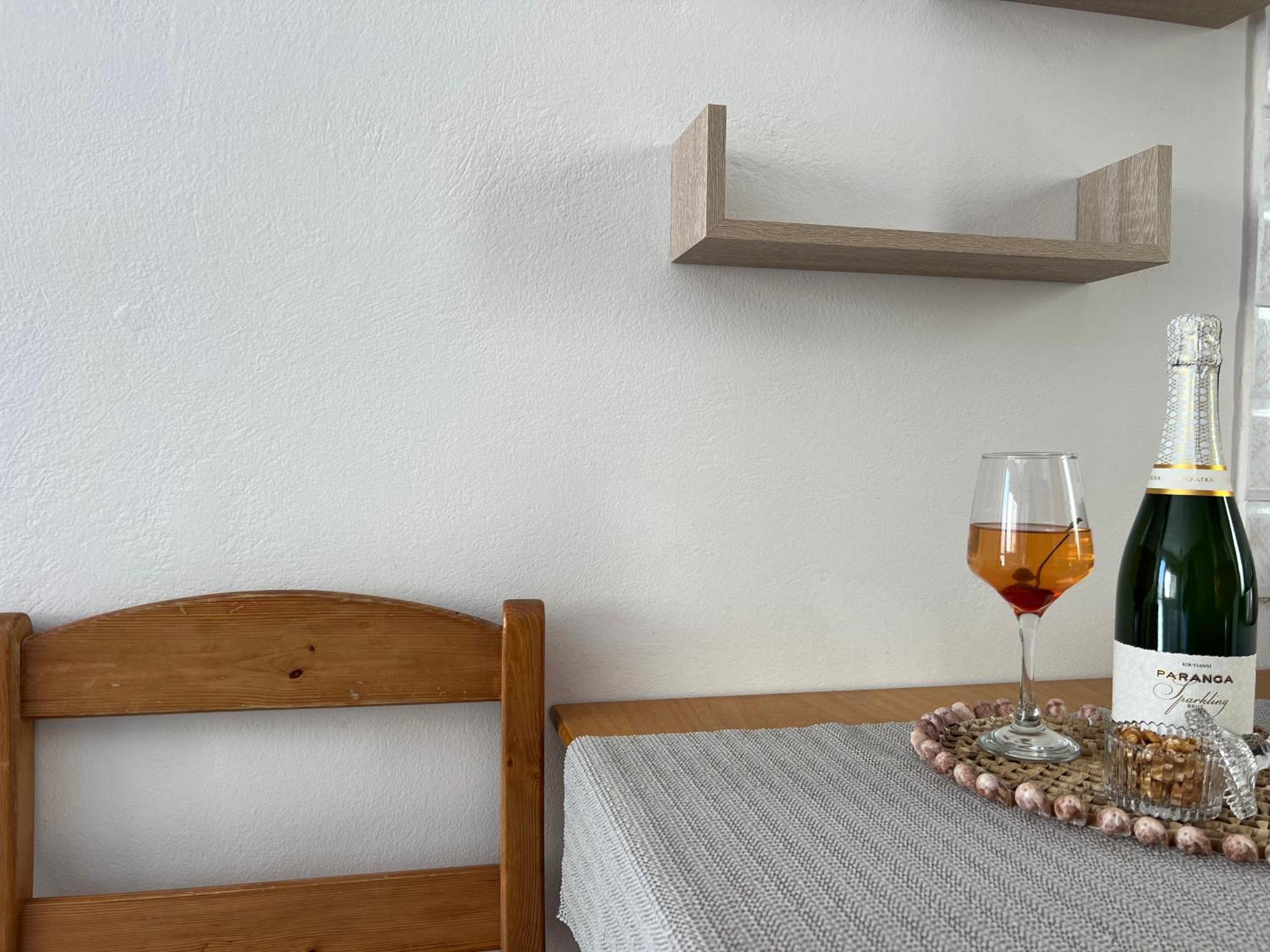 Artemis Rooms Two Steps By The Sea Platanés Exterior foto