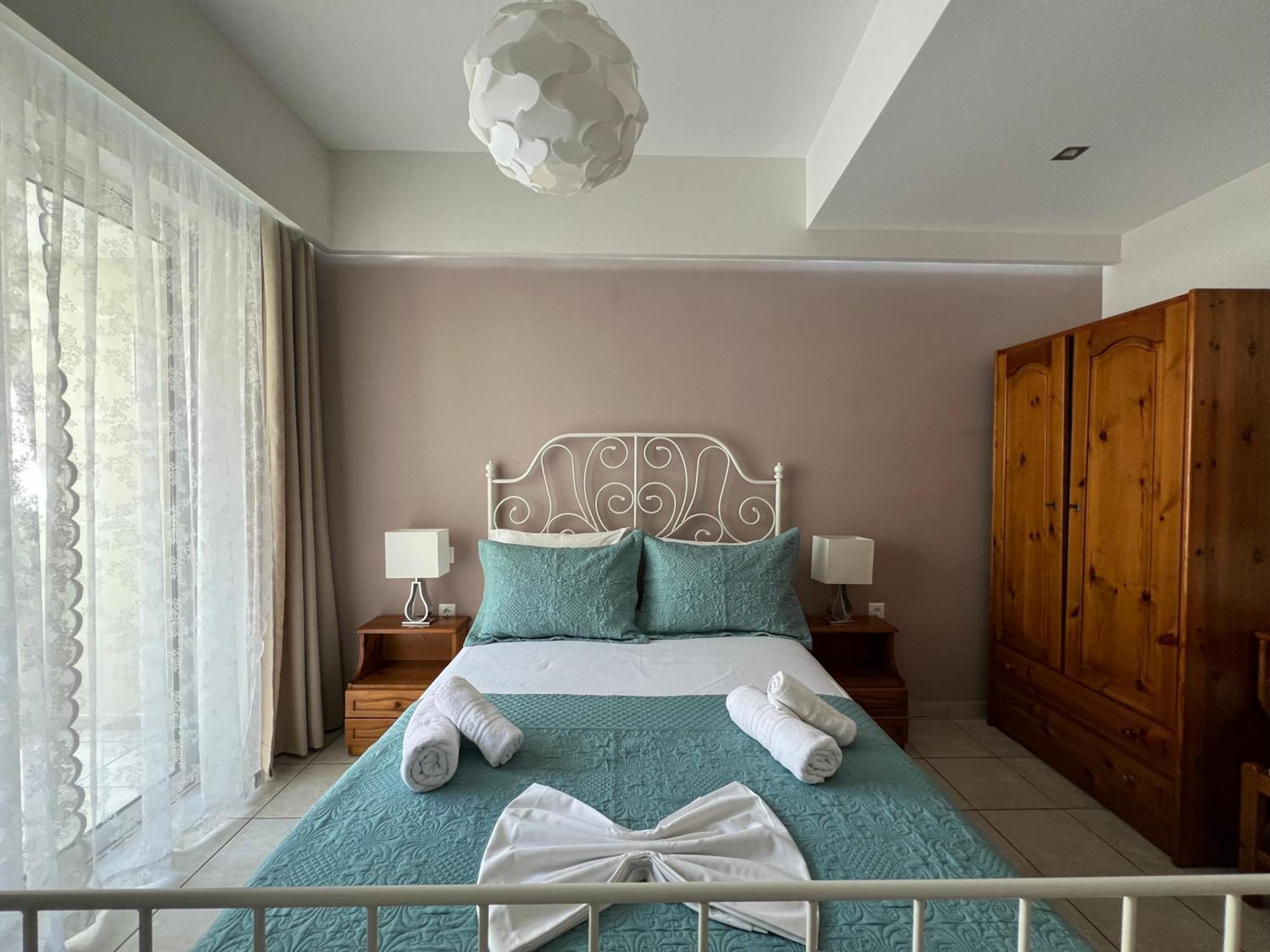 Artemis Rooms Two Steps By The Sea Platanés Exterior foto