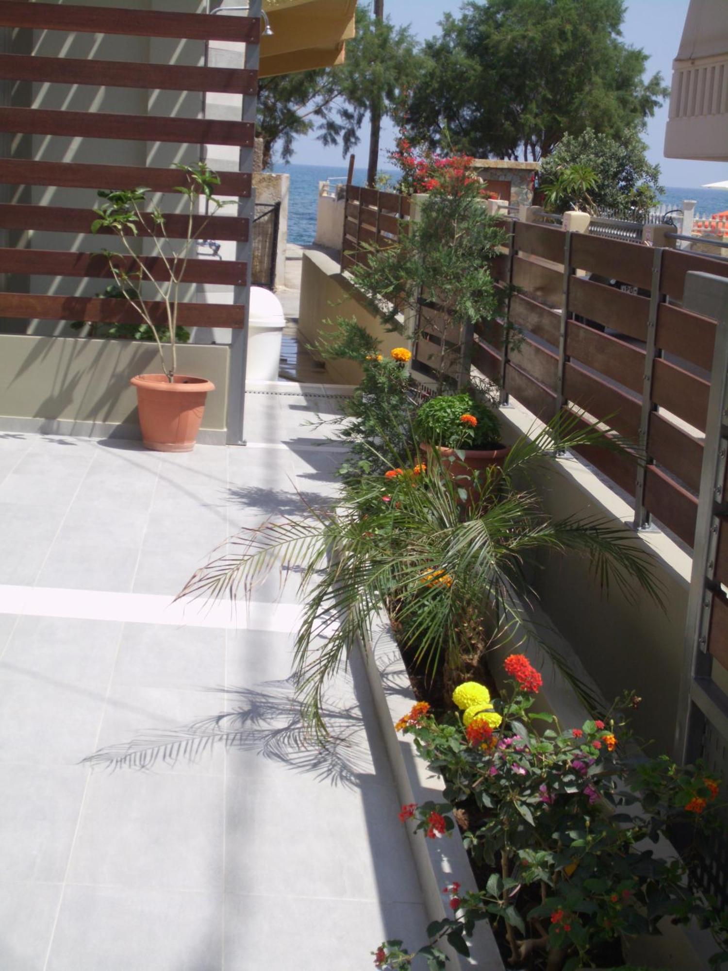 Artemis Rooms Two Steps By The Sea Platanés Exterior foto